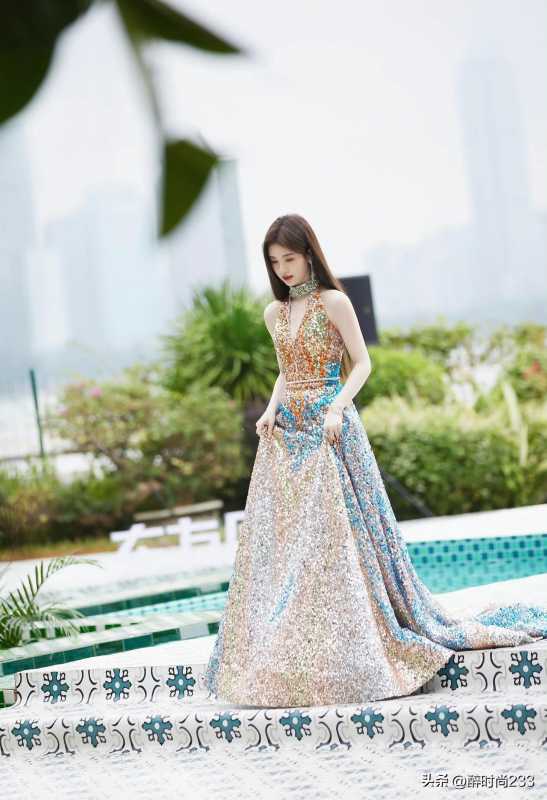 鞠婧祎最漂亮的照片：亮片长裙造型