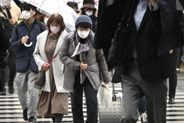 日本东京政府鼓励民众穿高领毛衣