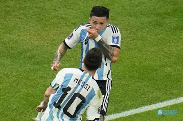 梅西传射阿根廷2比0墨西哥!梅西和恩佐的双向奔赴