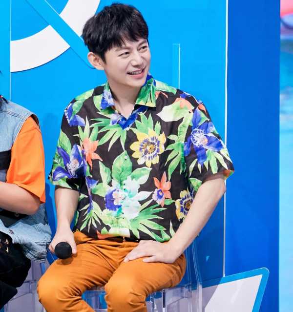 古力娜扎跨年晚会跳舞!许嵩300秒16首歌