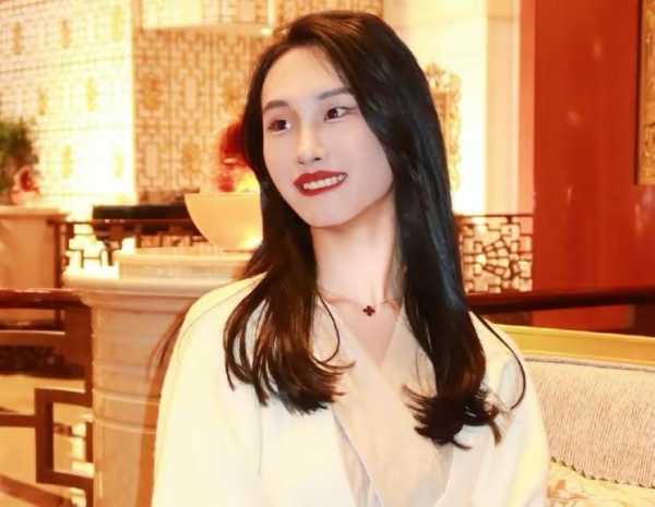 京城乔姐男扮女装进女浴室被拘
