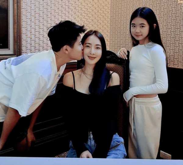 曹格女儿说现在不喜欢被叫姐姐!曹格儿子和女儿近照