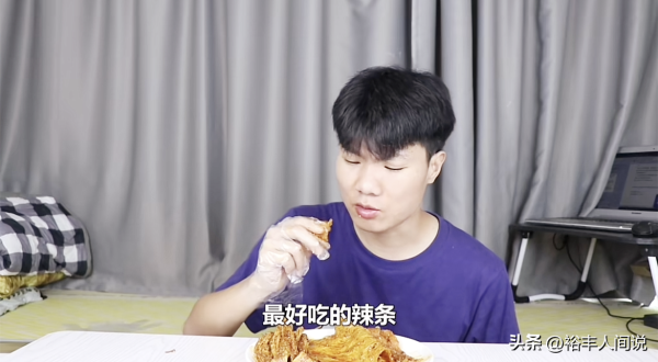 美食博主杰克辣条虐猫!绑树上用钳子夹猫爪