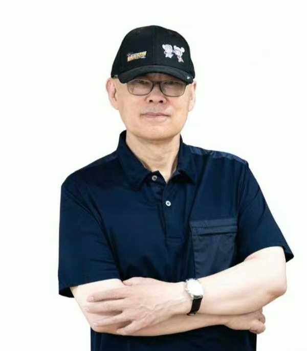 儿童文学作家郑渊洁称21年维权生活像吃苍蝇