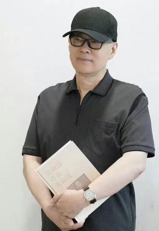 儿童文学作家郑渊洁称21年维权生活像吃苍蝇