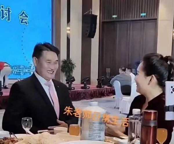 大衣哥为什么被官方禁演?刚与袁庆参加活动