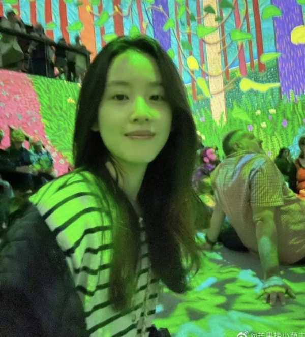 章泽天母亲节晒美照!2023章泽天疑怀三胎