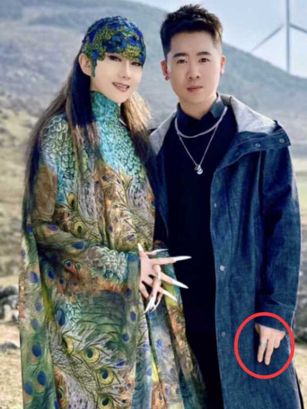 杨丽萍与助理同居吗?杨丽萍现任男友是谁