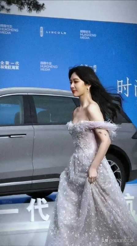 杨紫受大众喜欢的原因!杨紫紫色晚礼服照片