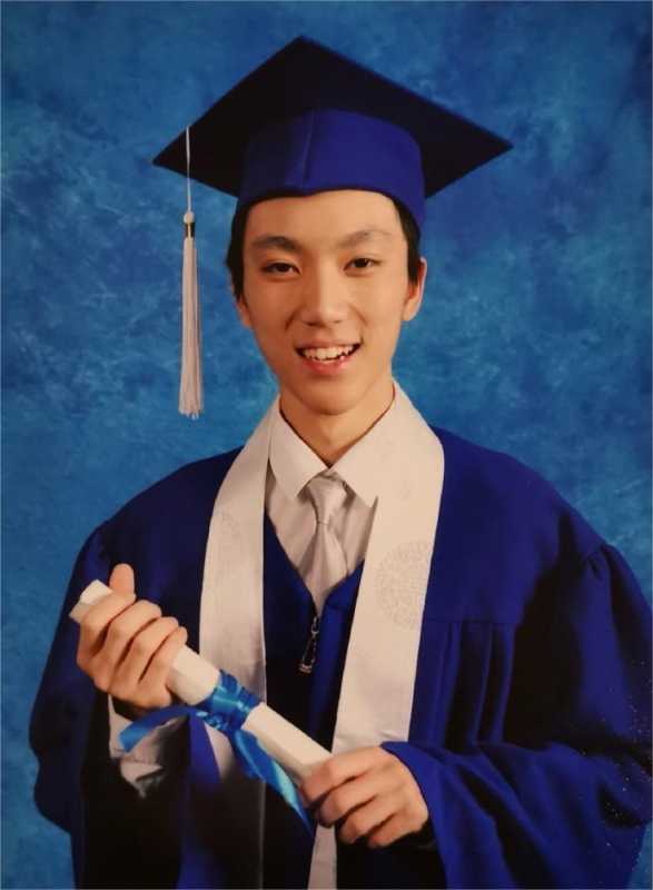 张艺谋现身美国参加毕业典礼!张艺谋国籍是哪国