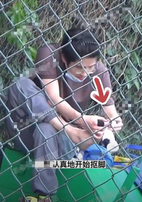 刘昊然有女朋友了吗?2023回应抠完脚闻手