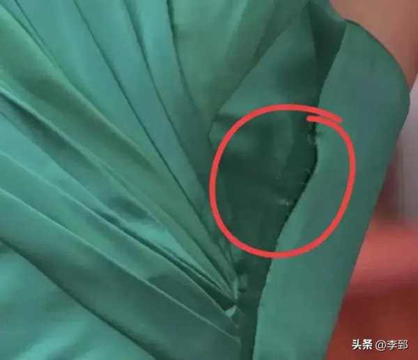 张雨绮有多敢穿?2023张雨绮3D打印长裙