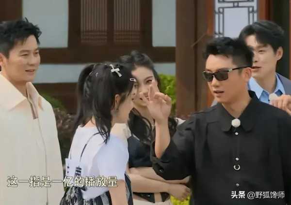 白鹿被弹脑瓜崩!魏大勋把白鹿的鹿角都弹出来了