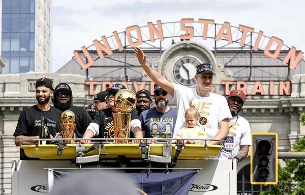 NBA总冠军游行活动意外频出