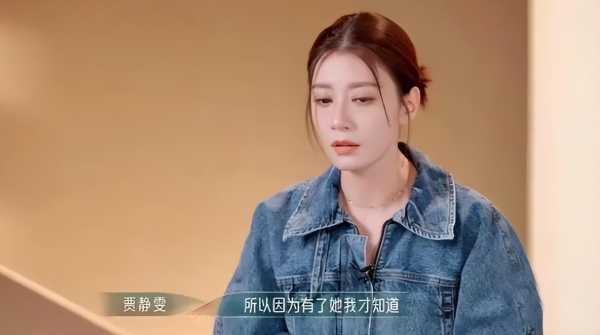 贾静雯大女儿惹争议!化浓妆穿吊带太暴露