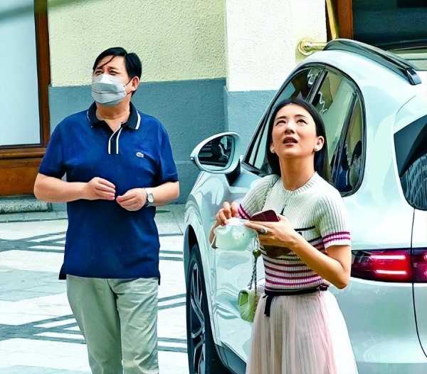 方媛怎么泡到郭富城?2023郭富城方媛看赛马