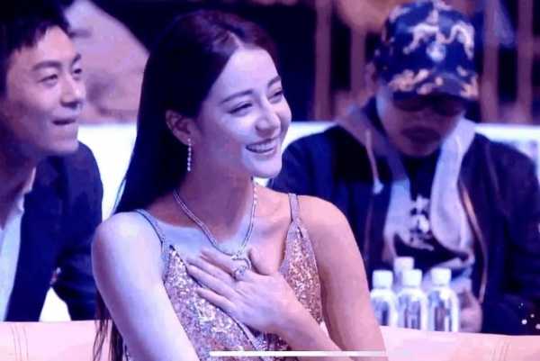 金星吐槽女明星走红毯捂胸口!真辣眼