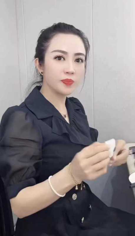 王小利现任妻子是谁?刘能妻子晒全家福