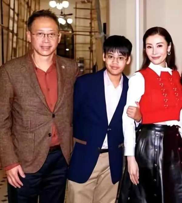 023李嘉欣现状!李嘉欣儿子自拍引热议"