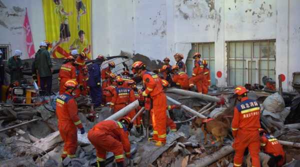 齐齐哈尔34中体育馆坍塌11人死亡