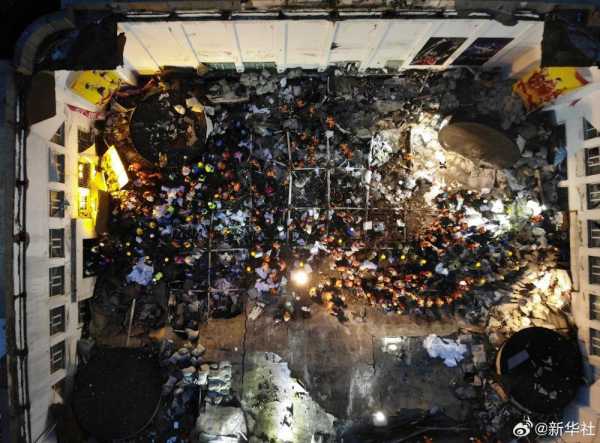 齐齐哈尔34中体育馆坍塌11人死亡