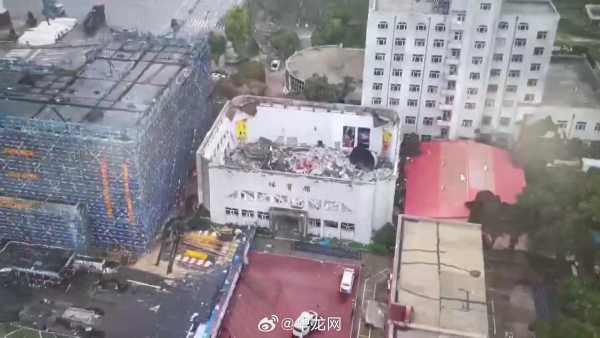 齐齐哈尔34中体育馆坍塌11人死亡