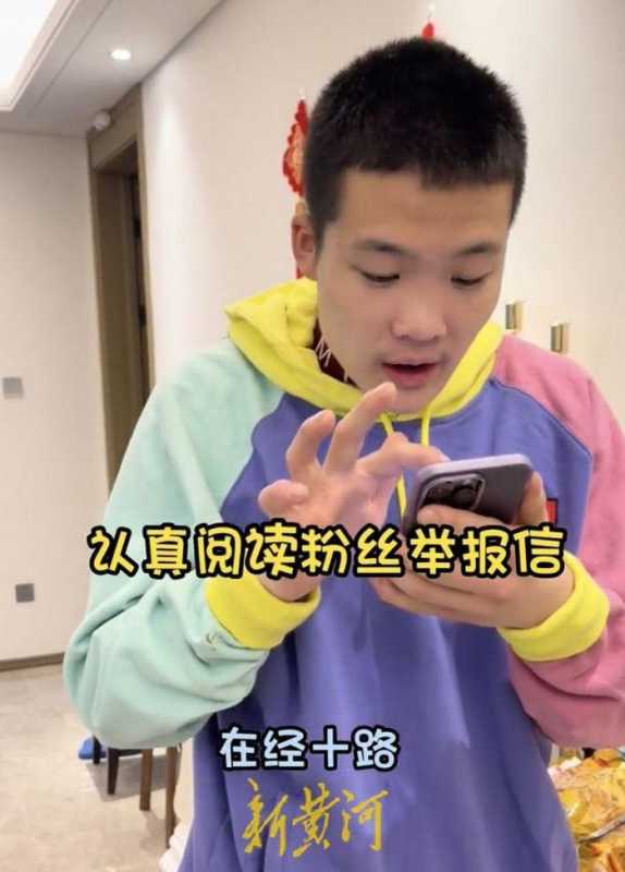 重度自闭症男孩靠吹气球成网红