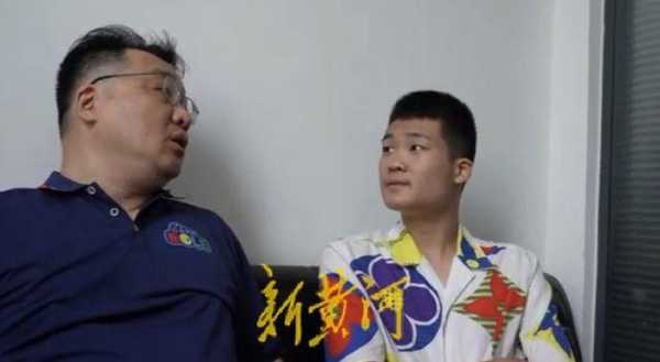 重度自闭症男孩靠吹气球成网红
