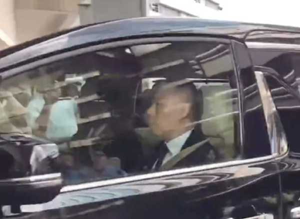 李玟老公及继女现身李玟追悼会