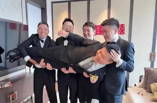 王思聪给哪些人做过伴郎?2023又当伴郎了