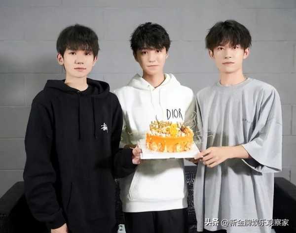 TFBOYS歌迷提前24小时场外守候