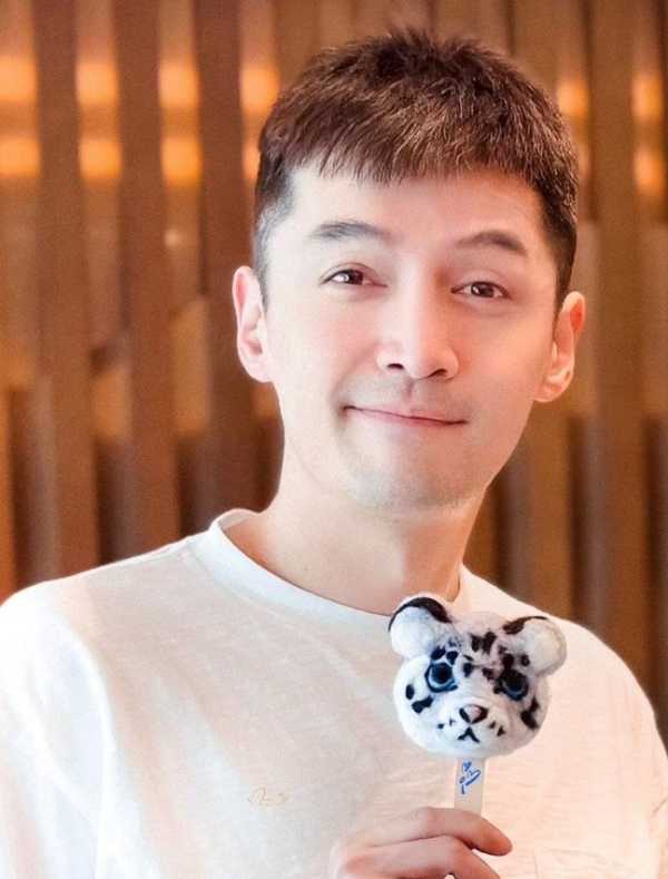 胡歌删博后发自拍!胡歌觉得好看的自拍