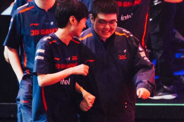 JDG3-2击败LNG拿下冠军!369感谢JDG