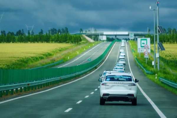 韩红团队捐赠黑龙江80辆救护车