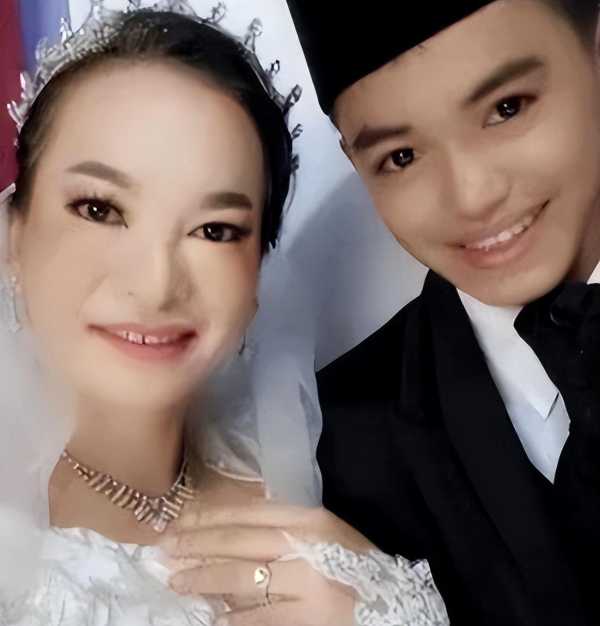 印尼41岁富婆与闺蜜16岁儿子结婚