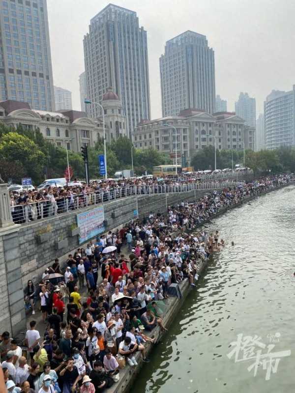 天津大爷已经没空跳水了!跳水大爷出圈了