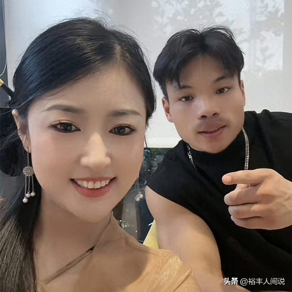 网红雪儿离开三只羊后迎辉煌!频繁与明星互动