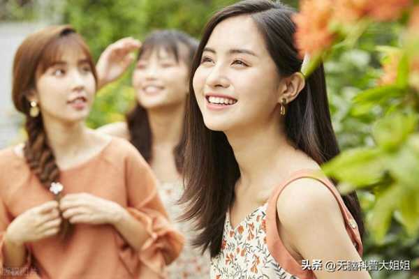 这届年轻人为何对换“壳”上瘾!4部手机200多个壳