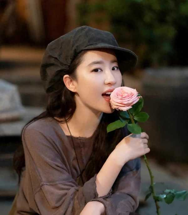 刘亦菲万茜在新剧《玫瑰故事》中演闺蜜