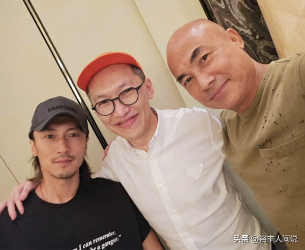 023谢霆锋最近的消息!陪爸爸外出聚餐"