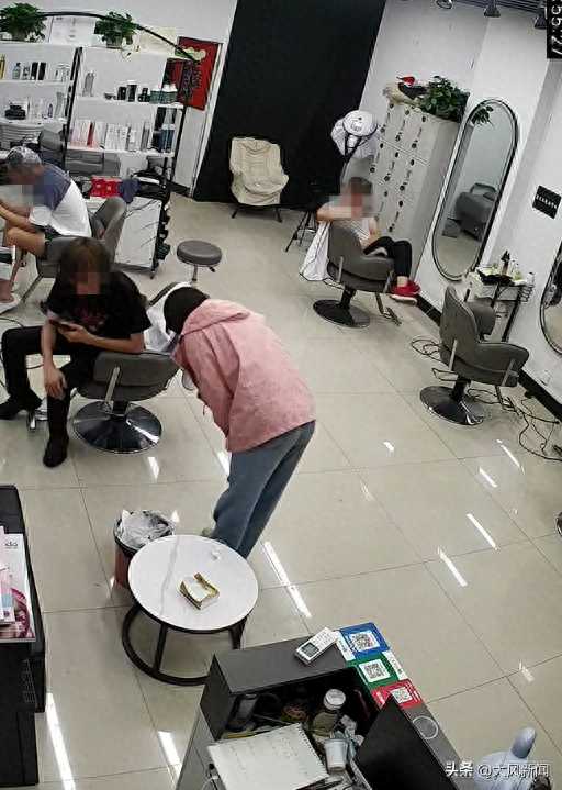 疑滥用职权恐吓理发店女子已道歉