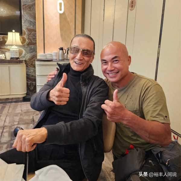 023谢霆锋最近的消息!陪爸爸外出聚餐"