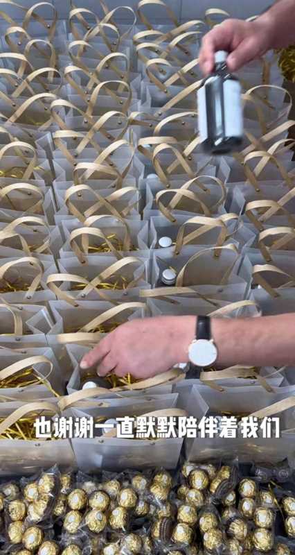 乔任梁去世七周年 墓地变粉色花海