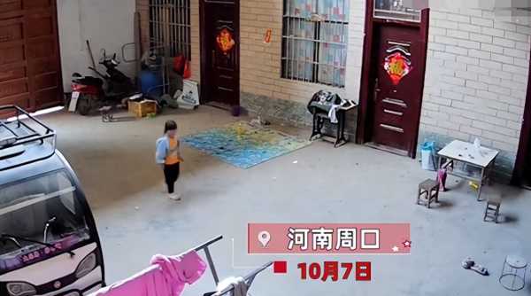 女儿一遍遍喊妈妈女子看后连夜赶回