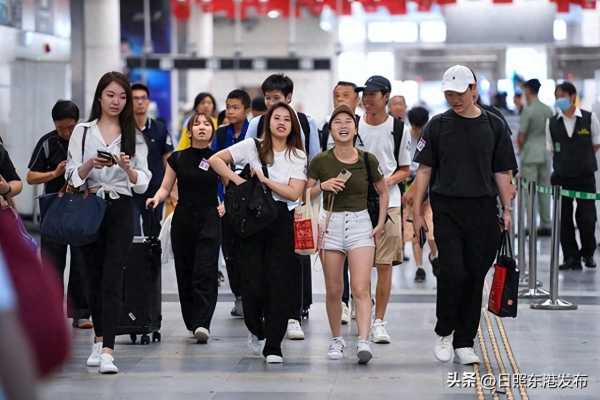 香港民众“爆买”深圳各大超市