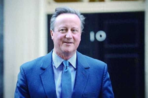 前首相卡梅伦突然复出轰动英国