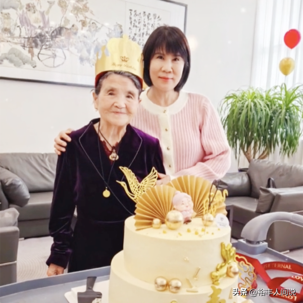 杨子母亲庆88岁生日!陶虹现身,黄圣依缺席