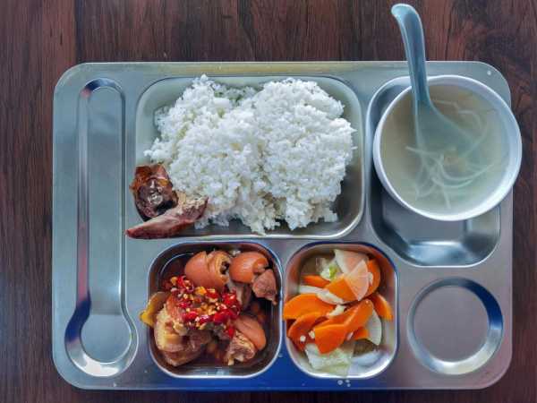 近4成中小学生称学校午饭太晚