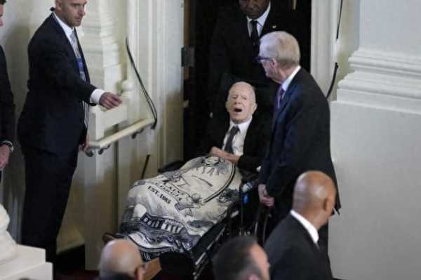 美国前总统卡特出席亡妻追悼会