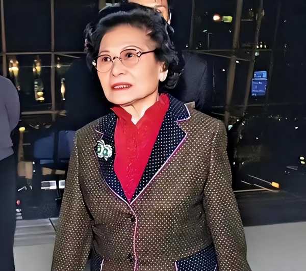 4岁中国女首富:曾分300亿给儿媳"